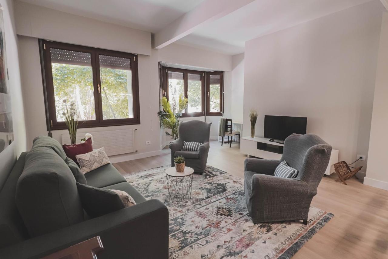 Park view beautiful apartment Bilbao Buitenkant foto